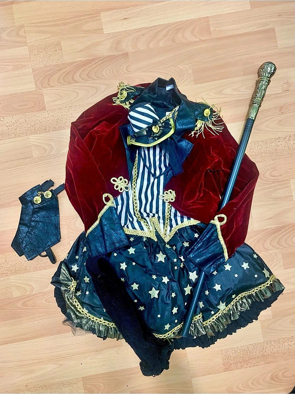 Spirit Halloween Lady of the Ring Halloween Costume Girls Large (12-14) Like New